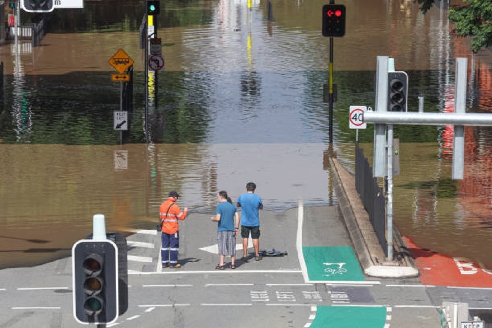 أستراليا.. 8 قتلى وإخلاء عشرات آلاف المنازل بسبب الفيضانات