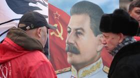 روسيا.. محتالون يسرقون الملايين من قريب لستالين