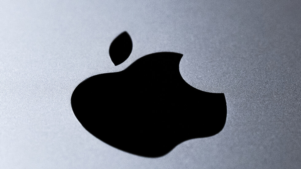 "آبل" تعلن تعليق بيع منتجاتها في روسيا