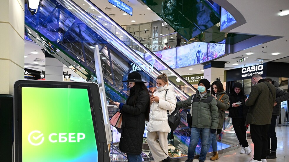 بعد الهبوط الخيالي لسهم "سبيربنك" في بورصة لندن.. خبراء: السعر لا يعكس قيمة البنك الحقيقية