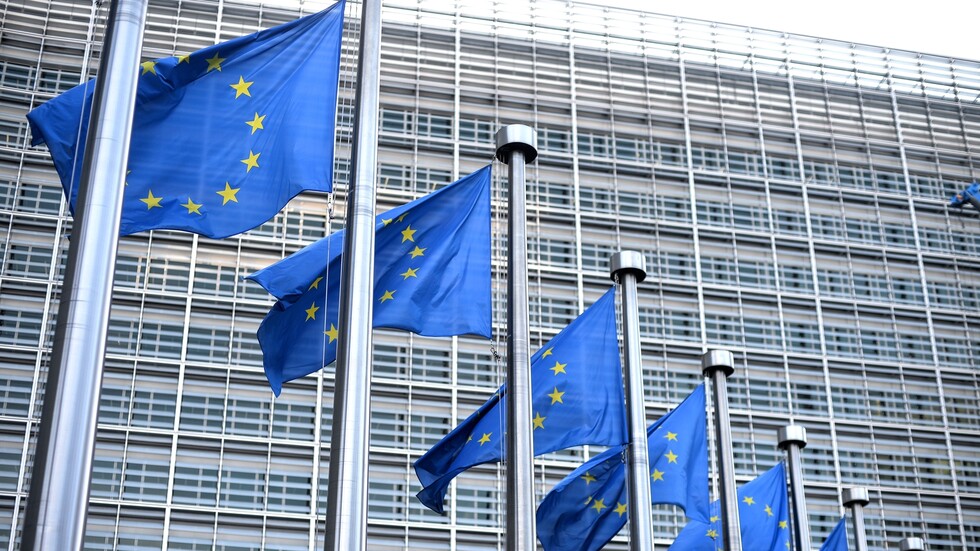 بعد لندن وواشنطن.. الاتحاد الأوروبي يفرض عقوبات على 22 ضابطا بيلاروسيا بسبب