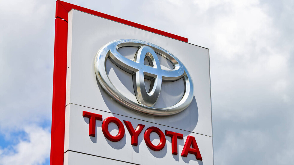 تعليق توريد سيارات "تويوتا" و"لكزس" إلى روسيا