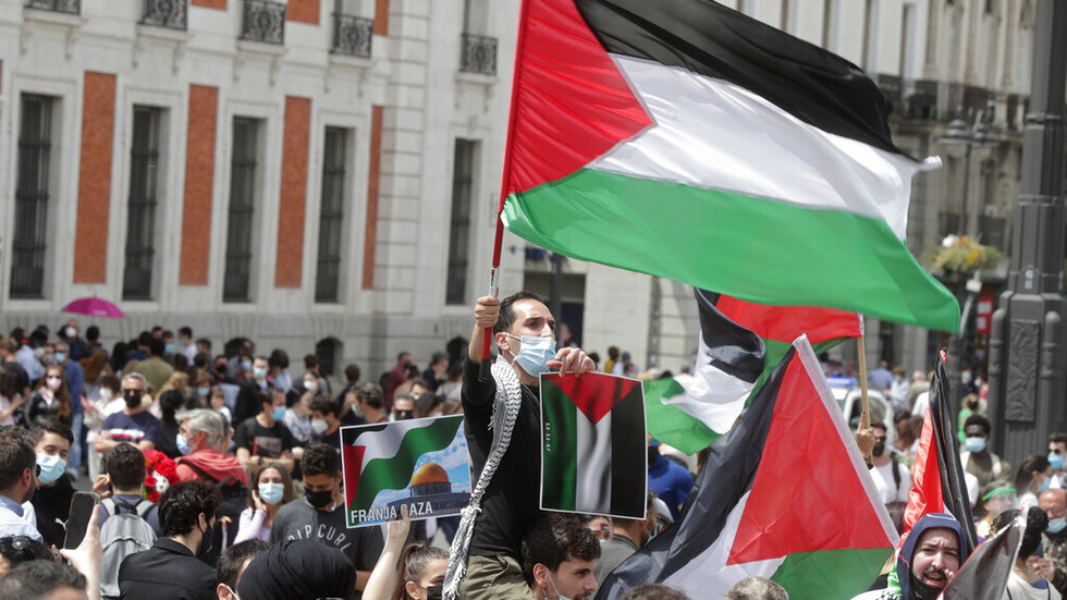 طلبة فلسطينيون يتهمون السفارات الفلسطينية في أوروبا بالتقصير