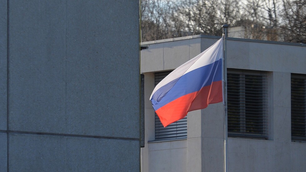 السفارة الروسية لدى أستراليا تحصل على مغلفين بهما مسحوق أبيض