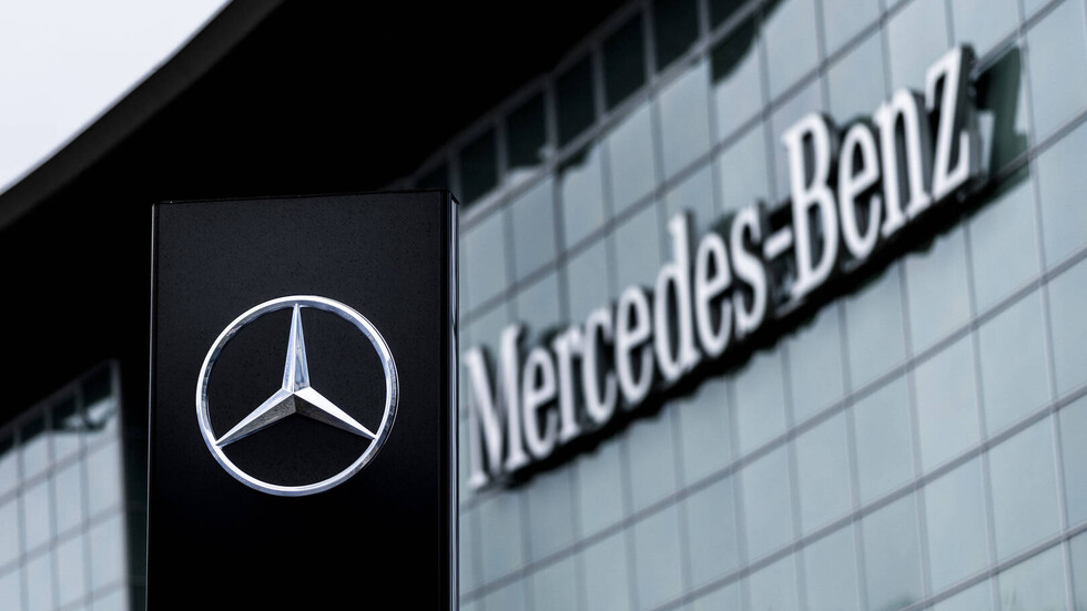 "مرسيدس بنز" توقف صادراتها إلى روسيا
