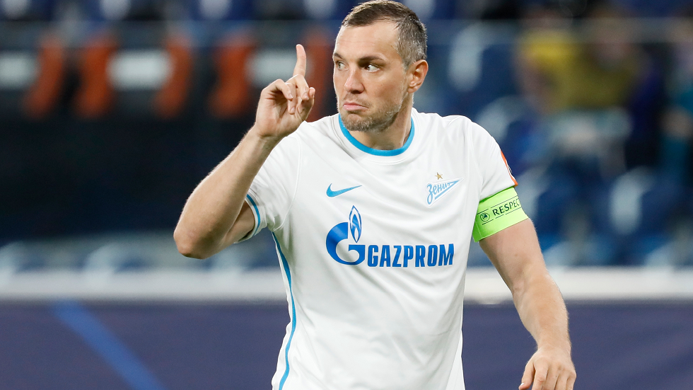 نجم الكرة الروسية دزيوبا منتقدا 