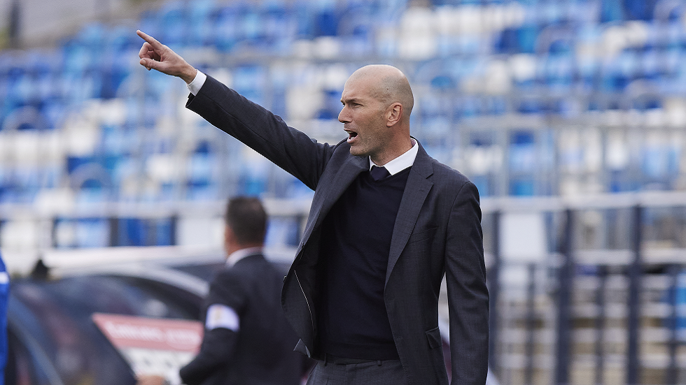 سان جيرمان يحسم الجدل بشأن التعاقد مع زيدان