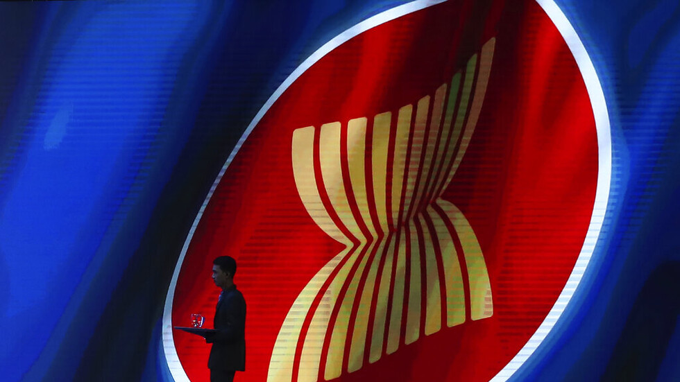 "آسيان" تعلن استعدادها للمساعدة في تطوير الحوار السلمي حول أوكرانيا