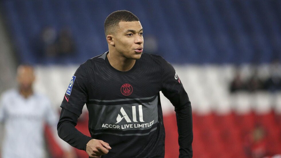 سان جيرمان يكشف حقيقة تقديمه أغلى عقد في تاريخ كرة القدم لمبابي