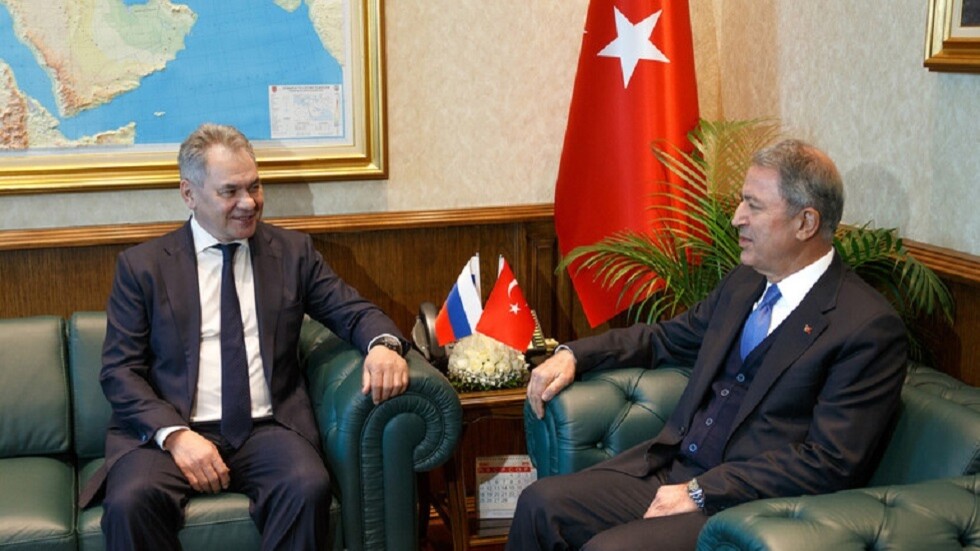 وزير الدفاع التركي يتوقع تطورات إيجابية بشأن الوضع في أوكرانيا