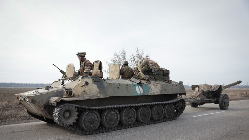 أعمدة الدخان تتصاعد في مدينة ماريوبول بعد دوي انفجارات