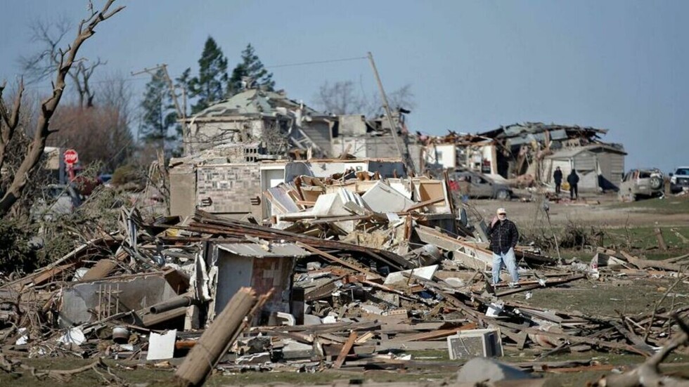 فيديوهات تحبس الأنفاس.. قتلى وجرحى جراء إعصار قوي ضرب أيوا الأمريكية