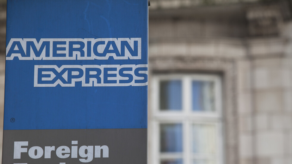 "أمريكان إكسبريس" توقف عملياتها في روسيا وبيلاروس