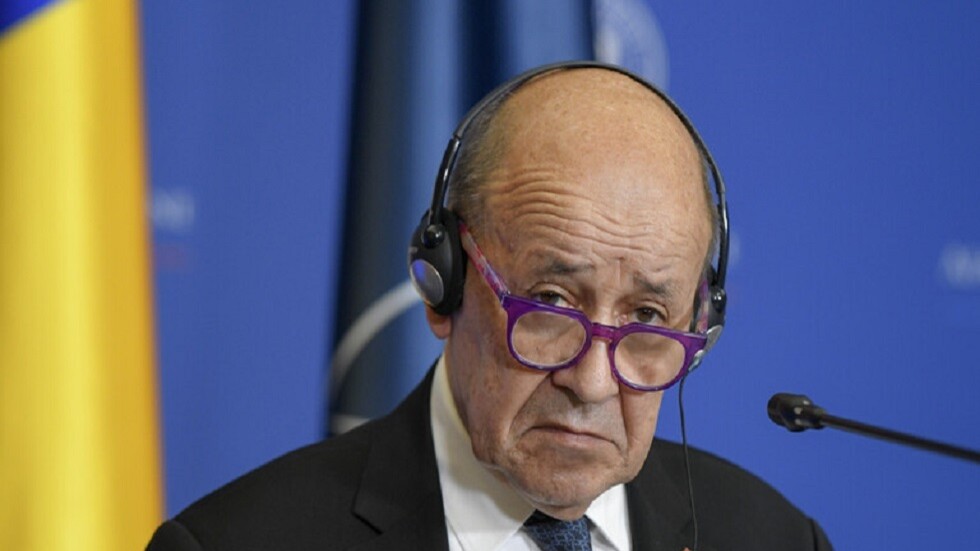 لودريان: فرنسا ليست في حالة حرب مع روسيا