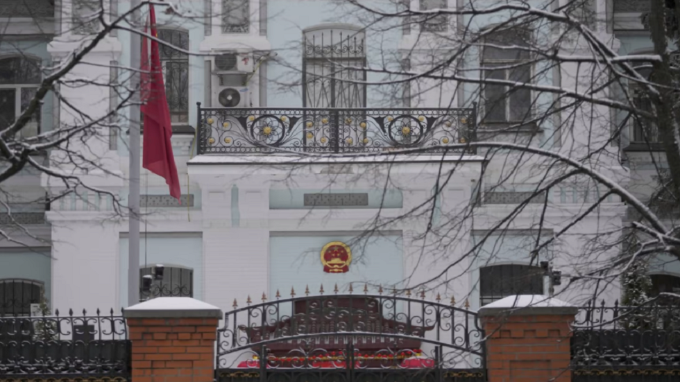 الصين تجلي معظم مواطنيها من أوكرانيا