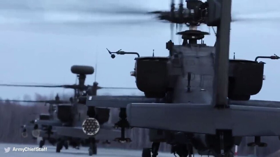 بالفيديو.. مروحيات أباتشي الأمريكية تشارك في تدريب عسكري للناتو في دول البلطيق