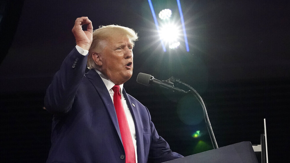 ترامب يهاجم المدعي العام السابق: عديم القيمة