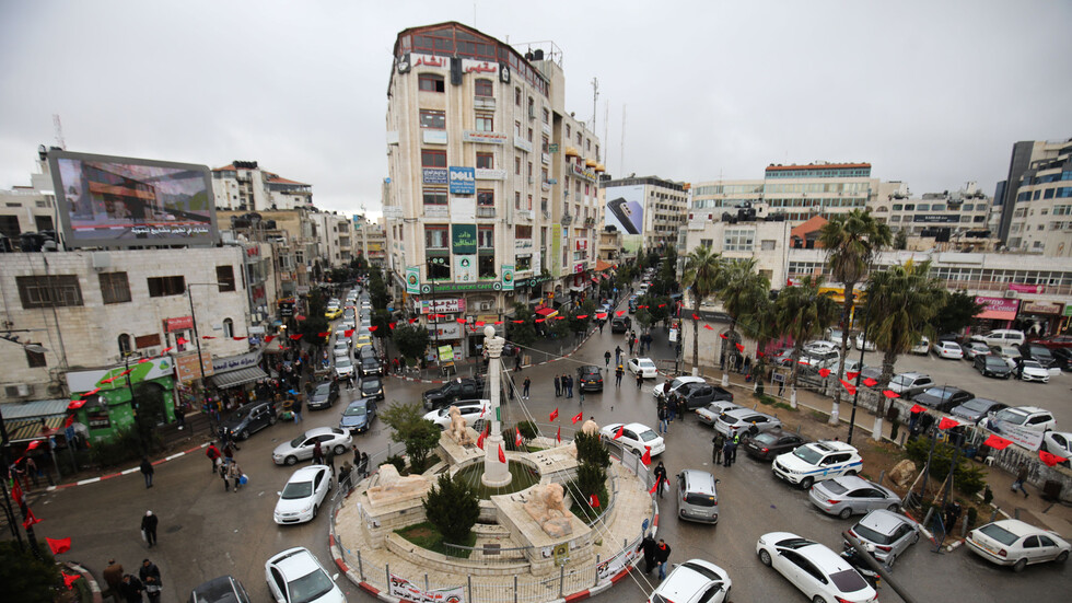 إعلام إسرائيلي: لقاء إسرائيلي فلسطيني سري في رام الله يهدف إلى بلورة حزمة تسهيلات للفلسطينيين