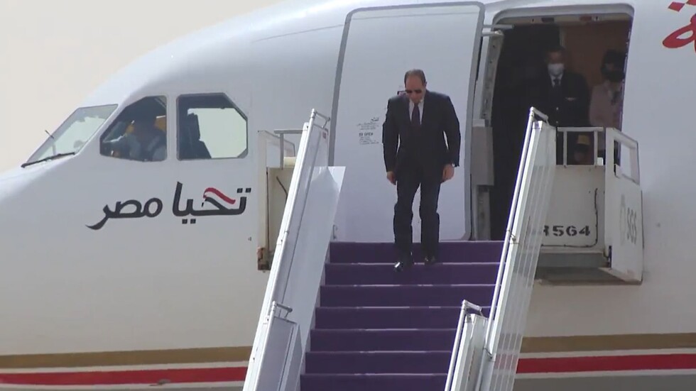 شاهد.. طريقة استقبال محمد بن سلمان للسيسي 