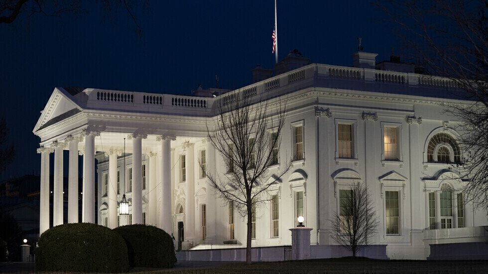 إدارة بايدن: لم نطلب من الحلفاء الأوروبيين حظر استيراد النفط والغاز من روسيا