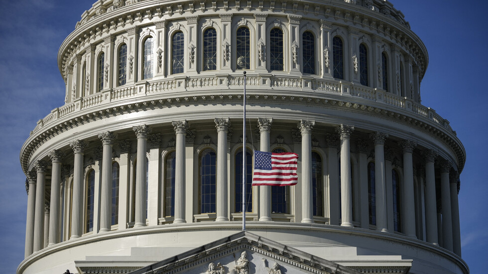 "ذي هيل": أعضاء في مجلس الشيوخ يسعون إلى تجميد احتياطات الذهب الروسية