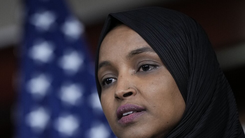 إلهان عمر تصوت ضد حظر النفط الروسي