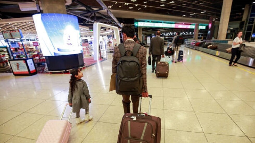 حاولا تهريب مواد مخدرة داخل أحشائهما.. ضبط شخصين في مطار الملكة علياء بالأردن (صور)