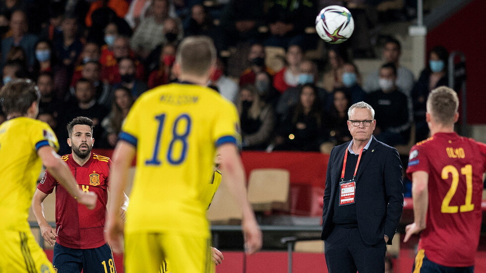 مدرب السويد: قرار "الفيفا" مجنون تماما