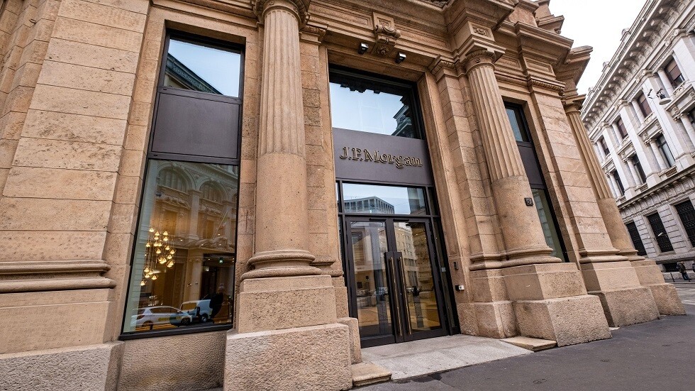 وسائل إعلام: بنك "جي بي مورغان تشيس" يوقف نشاطه في روسيا