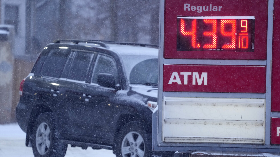 استطلاع: نحو 75% من الأمريكيين سيضطرون لتغيير نمط معيشتهم بسبب ارتفاع أسعار البنزين