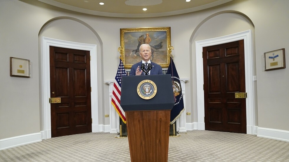 بايدن يعلن تعليق العلاقات التجارية مع روسيا على خلفية عمليتها في أوكرانيا