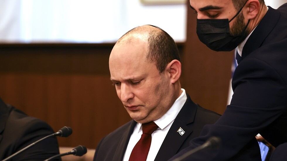 موقع إسرائيلي: بينيت نصح زيلينسكي بقبول اقتراح بوتين لإنهاء الحرب
