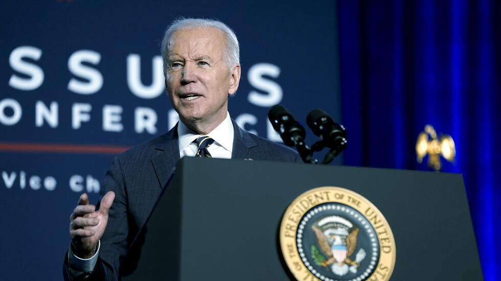 بايدن يحمّل بوتين مسؤولية التضخم القياسي في الولايات المتحدة