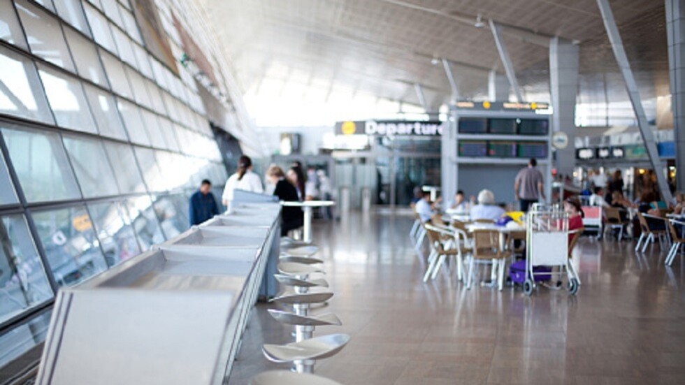 بعد الانتقادات.. إسرائيل تنقل عشرات اللاجئين الأوكران علقوا في مطار بن غوريون (فيديو)