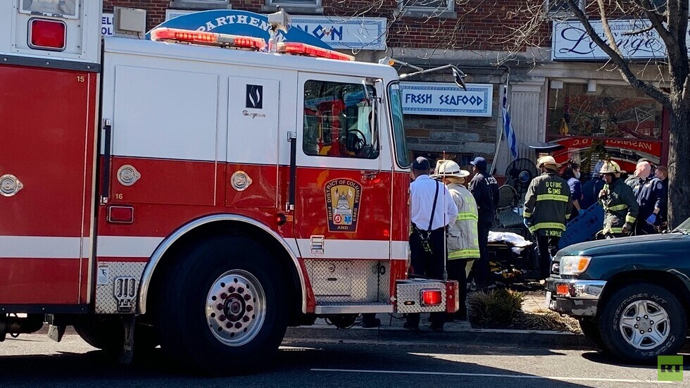 مصرع شخصين وإصابة 8 آخرين بحادث اقتحام سيارة مطعما في واشنطن (صور + فيديو)