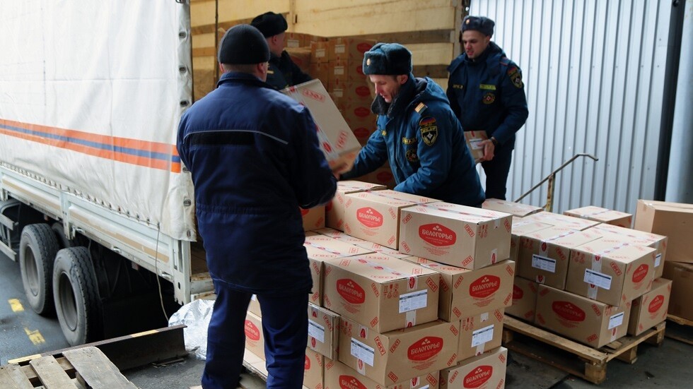 الطوارئ الروسية تسلم أكثر من 330 طنا من المساعدات الإنسانية لسكان دونباس خلال يومين
