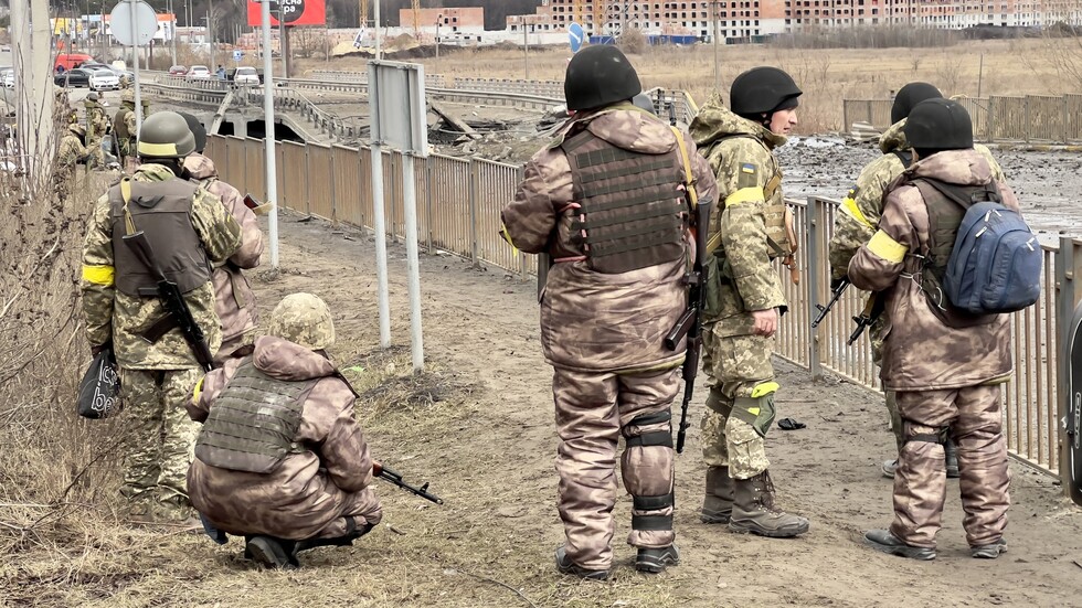 بوليتيكو: واشنطن خططت لإرسال قوات خاصة إلى أوكرانيا لتدريب جيشها على "أساليب الحرب غير التقليدية"