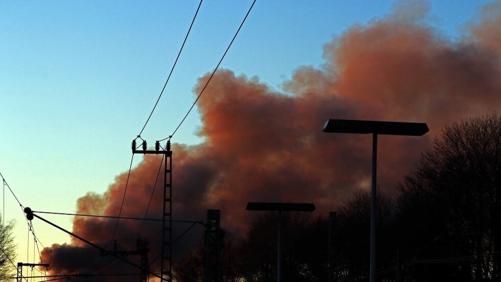 القوميون الأوكرانيون يضرمون النار في مصنع لمعالجة الفحم في دونيتسك