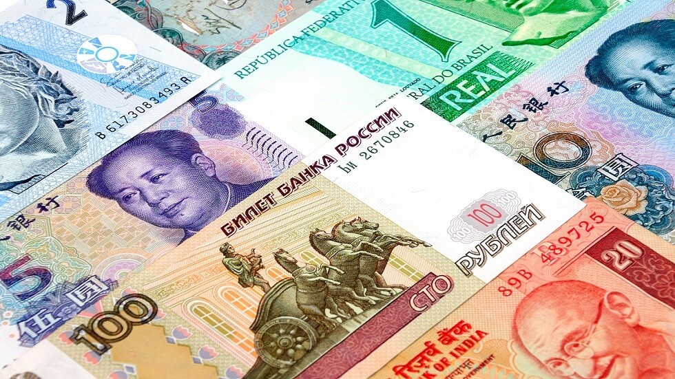 بينها الدرهم الإماراتي.. بنوك روسية تتحول إلى فتح ودائع بعملات دول لم تفرض عقوبات عليها