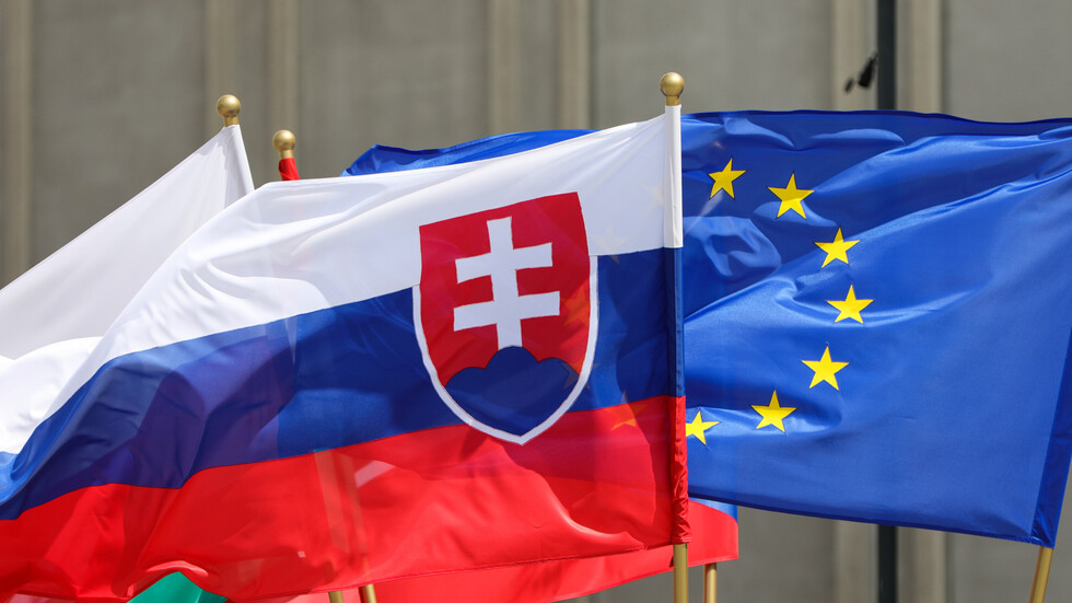 سلوفاكيا تطرد 3 دبلوماسيين روس "بعد معلومات استخبارية"