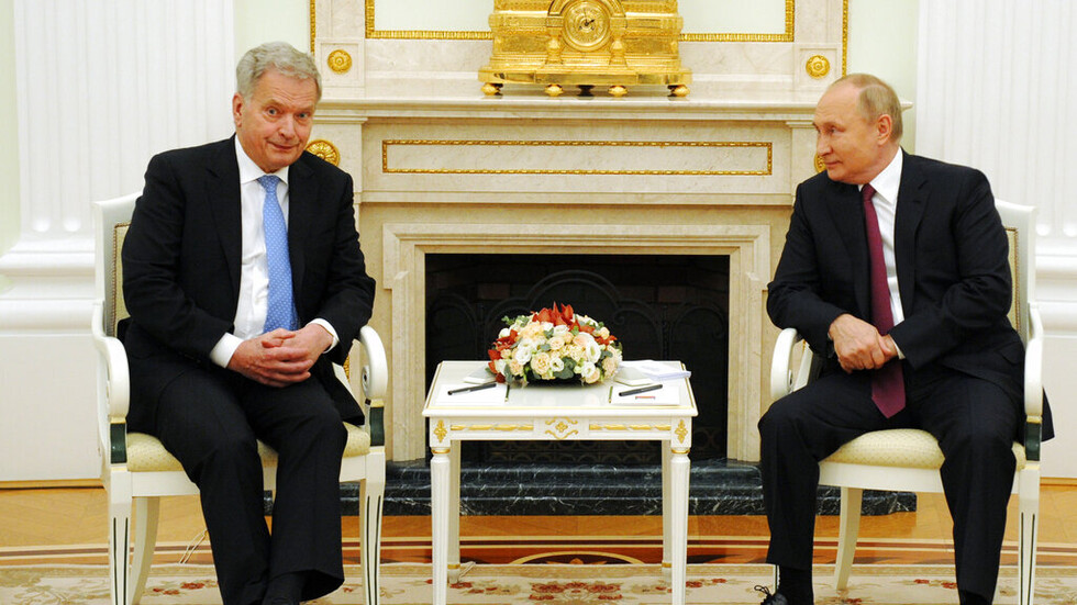 رئيس فنلندا يكشف عن موقف بوتين من تغيير النظام في أوكرانيا