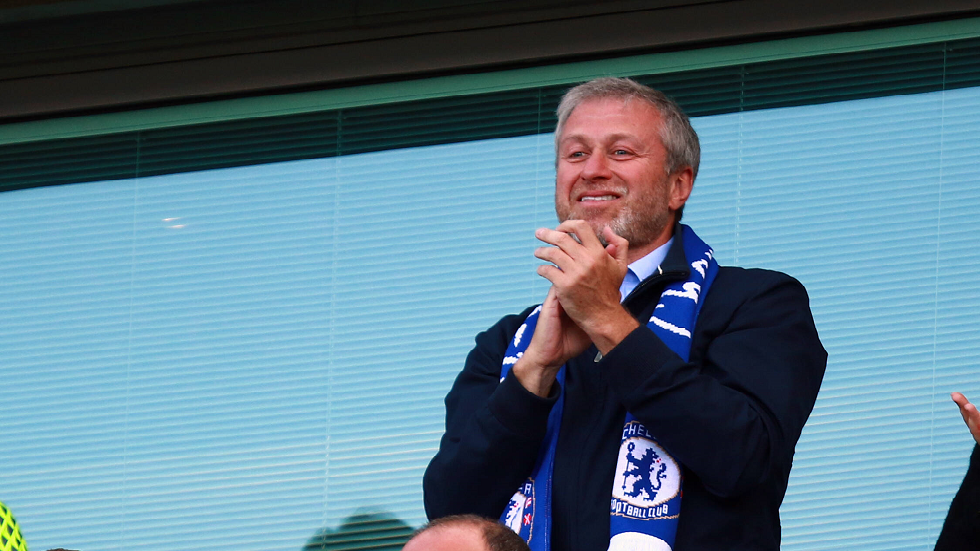 الحكومة البريطانية تطالب جماهير تشيلسي بعدم الهتاف لأبراموفيتش