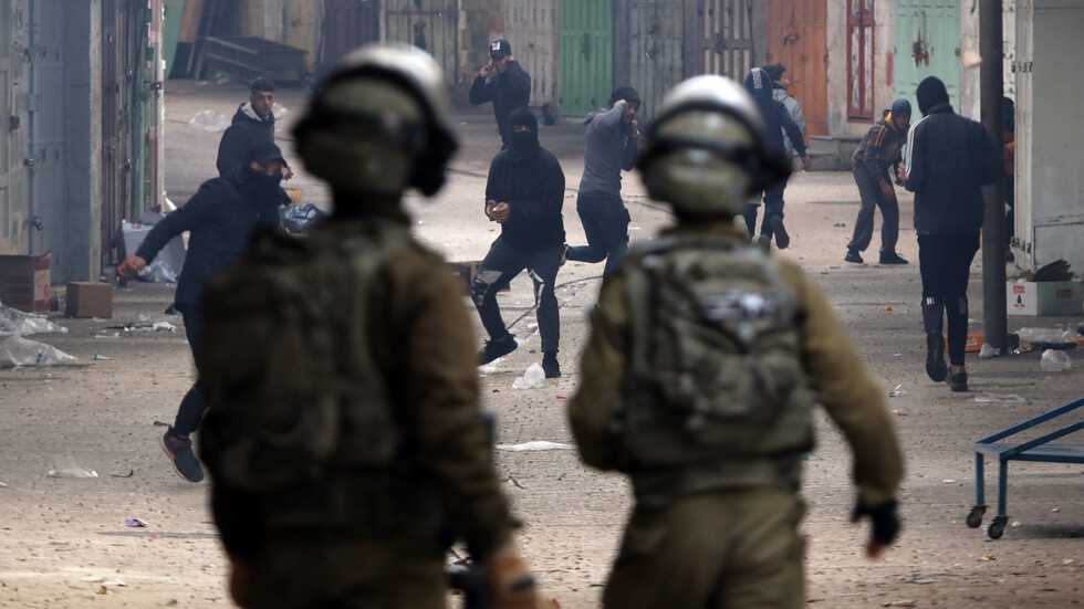 الجيش الإسرائيلي يقتل فلسطينيين في مخيمي بلاطه شرق نابلس وقلنديا شمال القدس خلال اقتحام نفذه (فيديو)