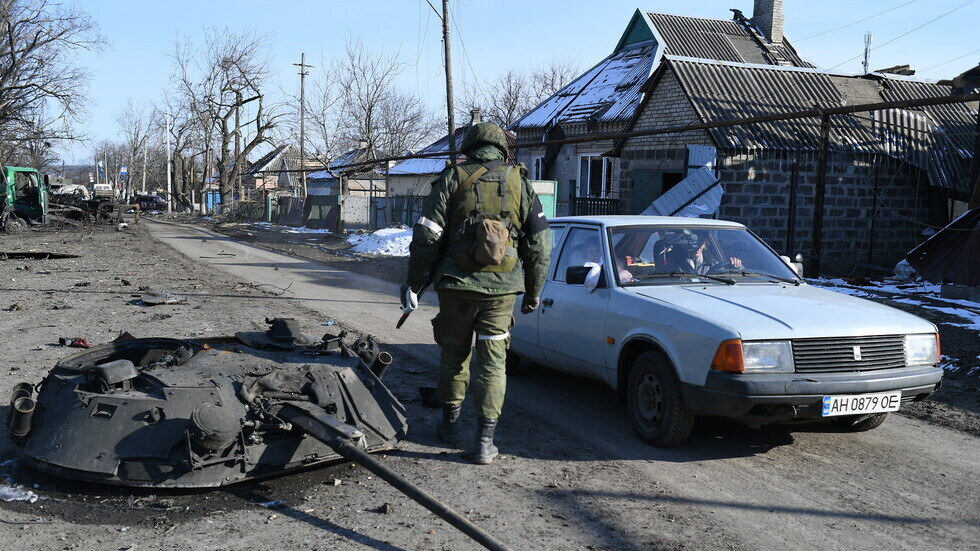 إجلاء أكثر من 80 شخصا في يوم واحد من ماريوبول وفولنوفاكا إلى دونيتسك