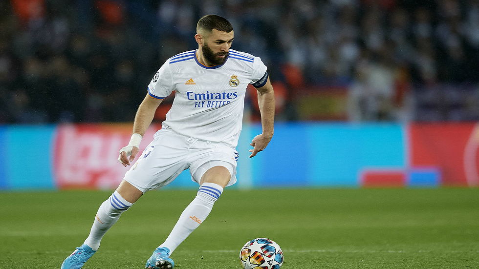 بنزيما يتعرض لإصابة مقلقة قبل لقاء ريال مدريد وبرشلونة