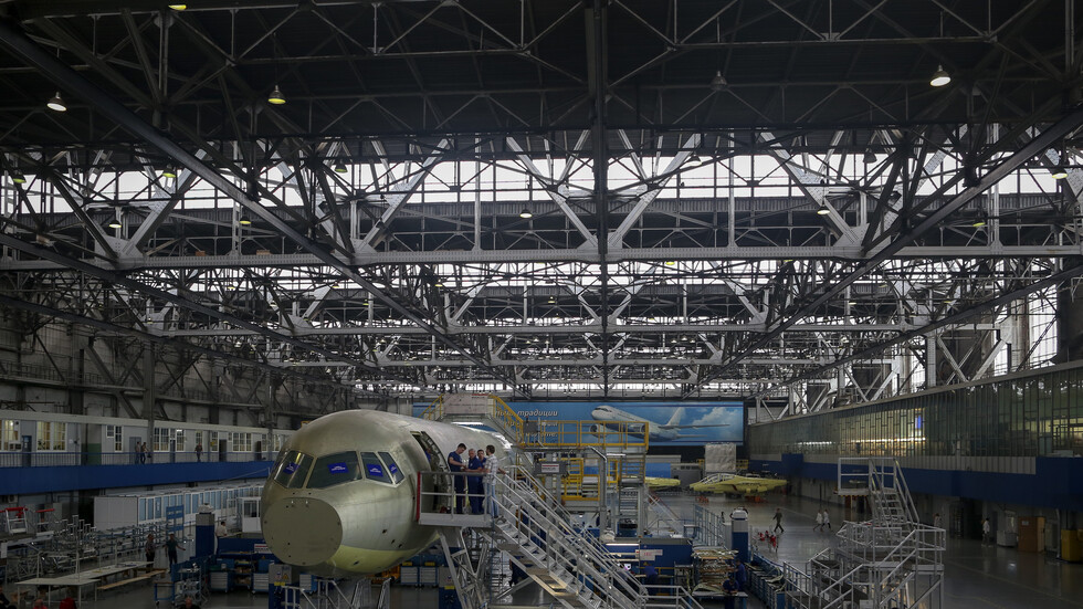 نائب رئيس الوزراء الروسي: يمكننا زيادة إنتاج طائرات من الطرازين 