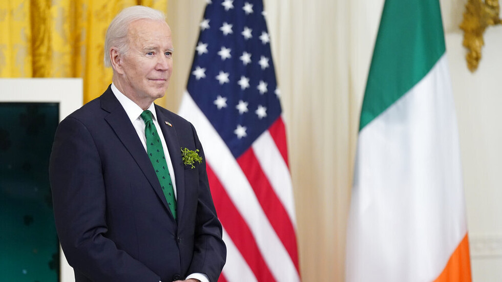 نائب روسي: بايدن يشابه قبطان "تيتانيك" الذي يقود بلاده إلى الانهيار