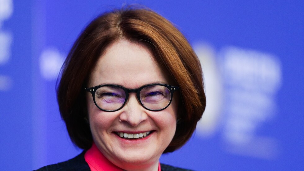 بوتين يرشح نابيولينا لرئاسة المركزي الروسي لولاية جديدة