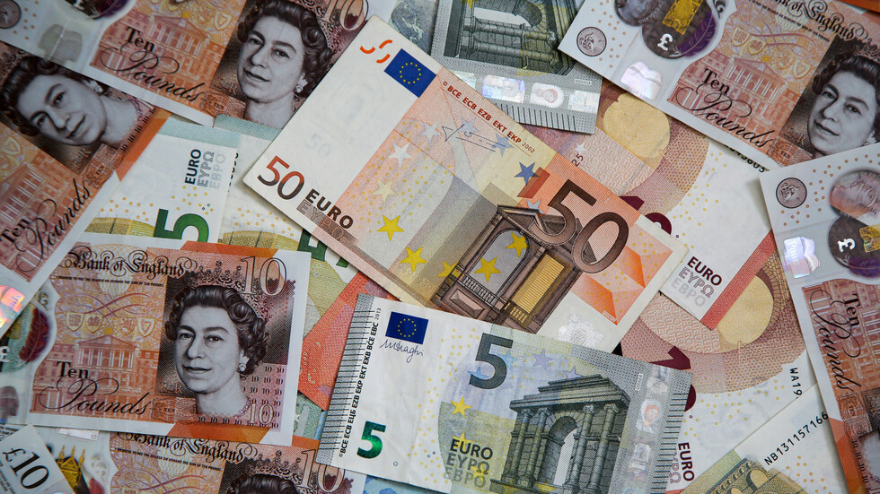 "فاينانشيال تايمز" تتحدث عن "ضربة فورية للاقتصاد البريطاني"