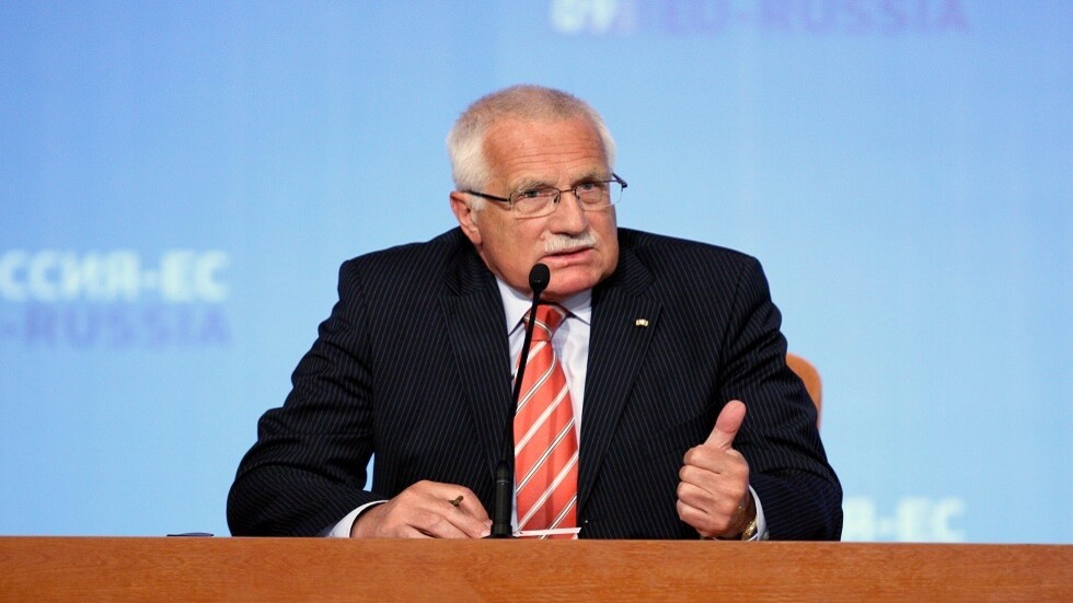 رئيس التشيك السابق يدين معاداة الروس ويرفض إعادة "وسام بوشكين" إلى روسيا